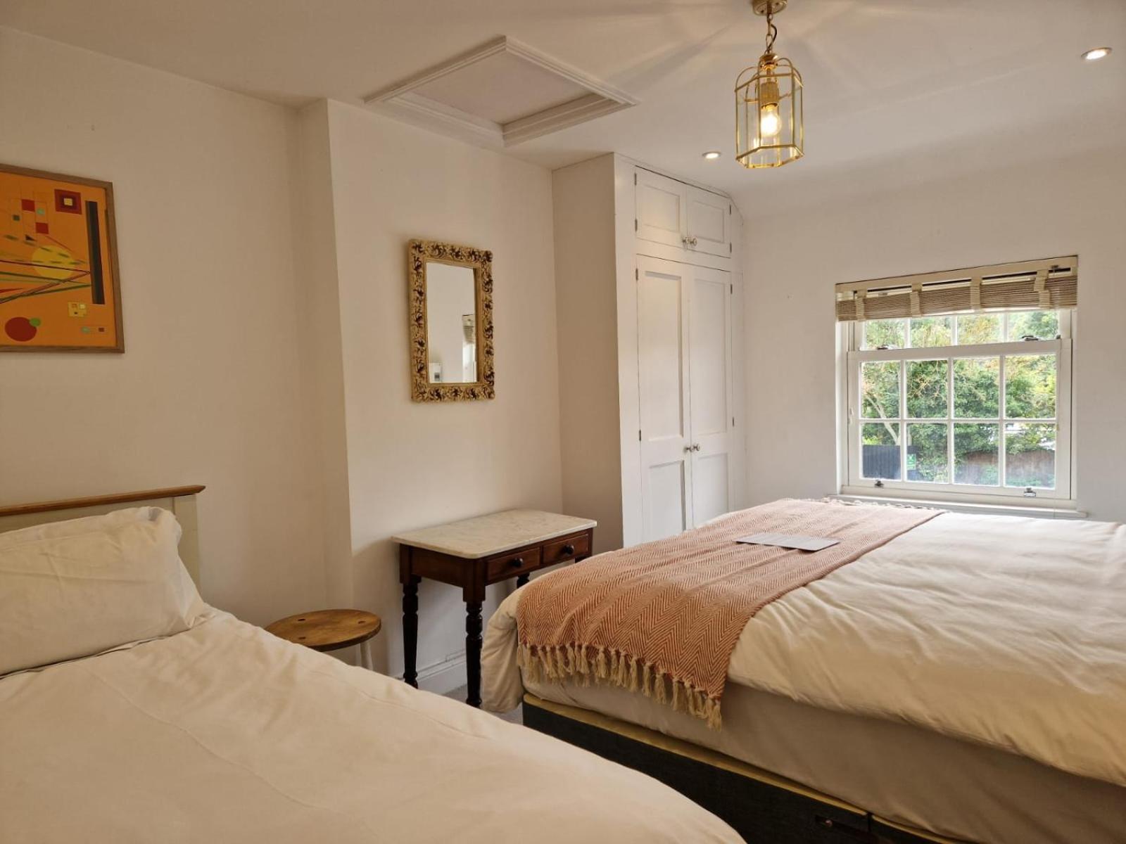The Dog & Gun Inn Netheravon Room photo