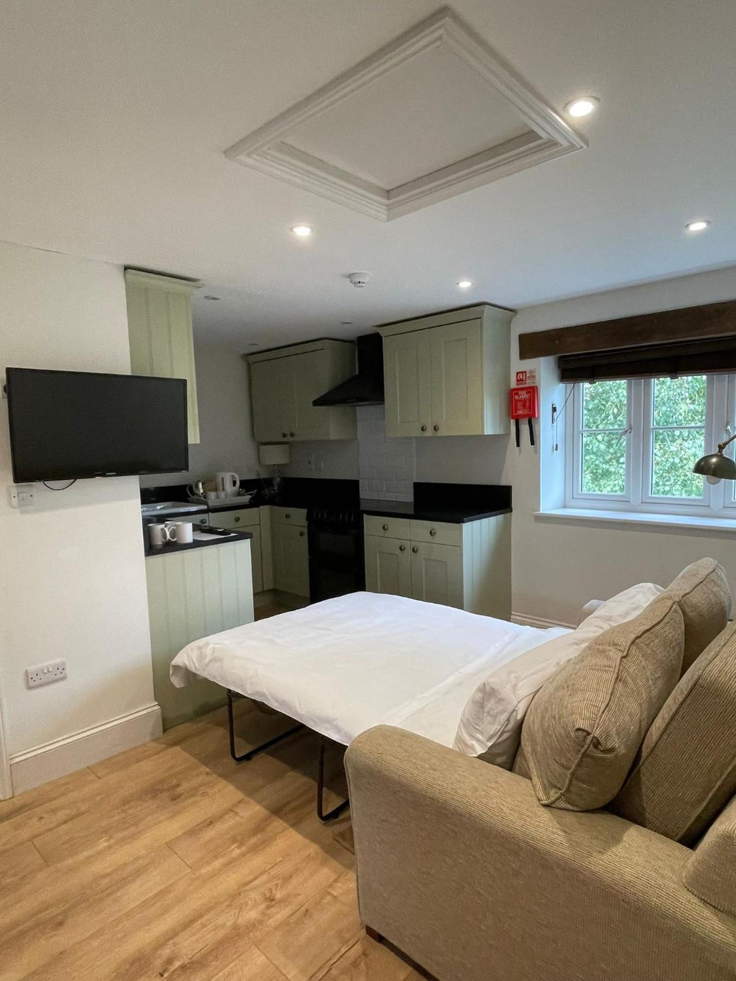The Dog & Gun Inn Netheravon Room photo