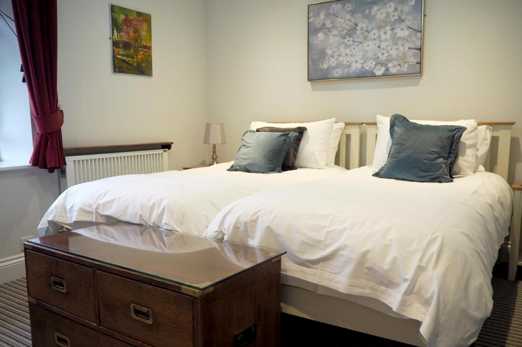The Dog & Gun Inn Netheravon Room photo