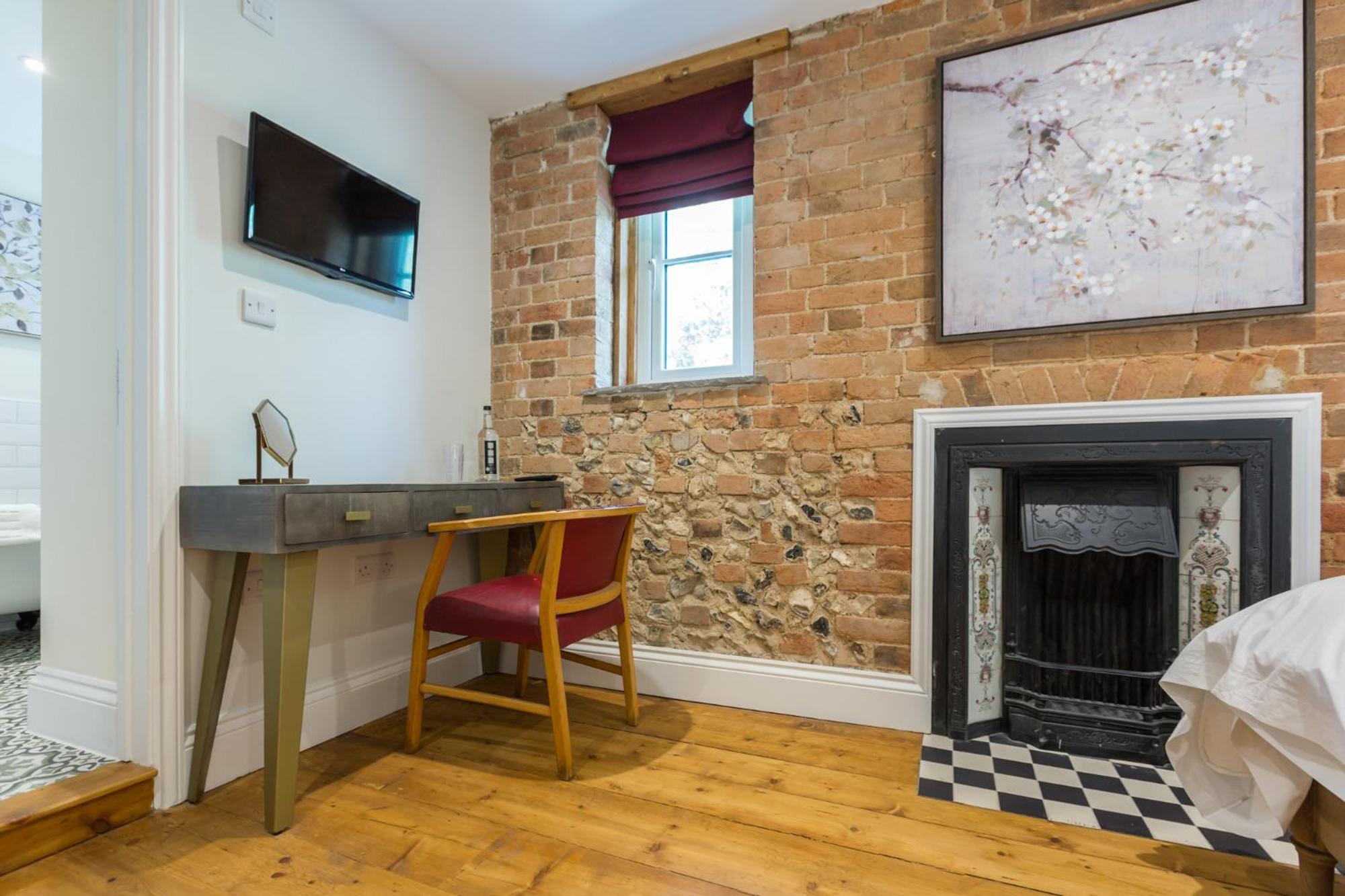 The Dog & Gun Inn Netheravon Room photo